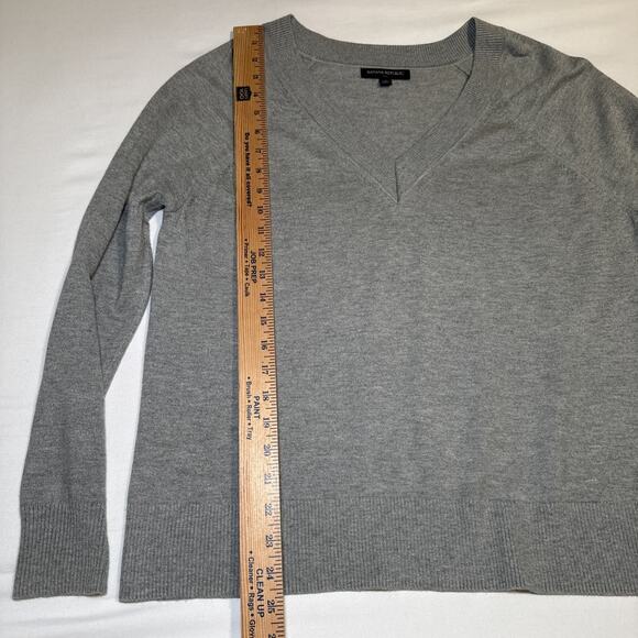 Banana Republic Womens Medium Sweater Gray Long Sleeve Modal Blend V Neck EUC - Picture 5 of 12